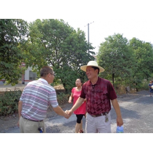 炎炎夏日送清凉 高温慰问暖人心