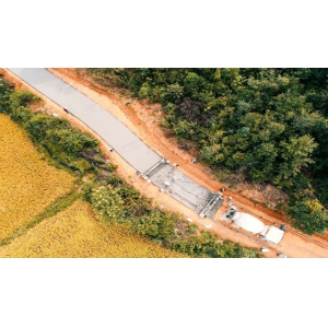 常德市脱贫攻坚自然村通水泥（沥青）路