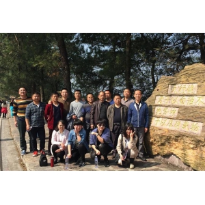 厚德公司工会组织登山活动