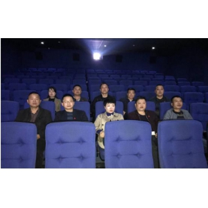 厚德公司党支部组织党员观看纪录片《厉害了，我的国》