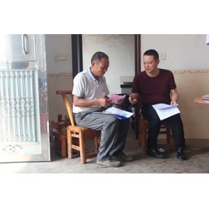 开展贫困村入户核查，落实脱贫政策“回头看”