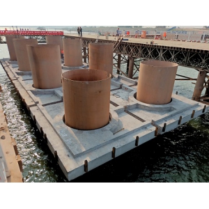 张公庙澧水特大桥完成19#墩围堰底板吊装施工