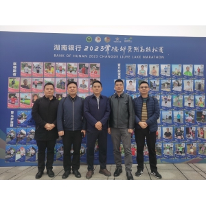 路桥跑团参加2023常德柳叶湖马拉松赛